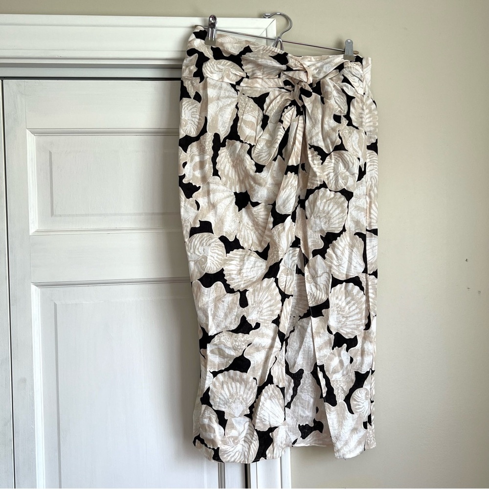 NWT cream and black skirt